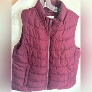 GAP Women's Eggplant /Plum Puffer Vest-L